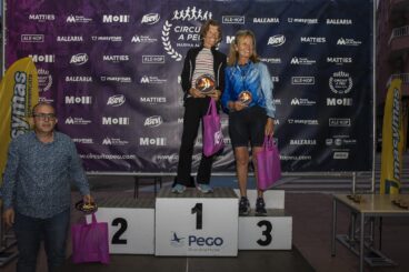 Podio de los ganadores del Premio Asevi en la Volta a Peu a Pego