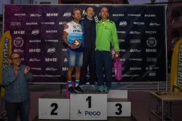Podio de la categoría Veteranos G en la Volta a Peu a Pego