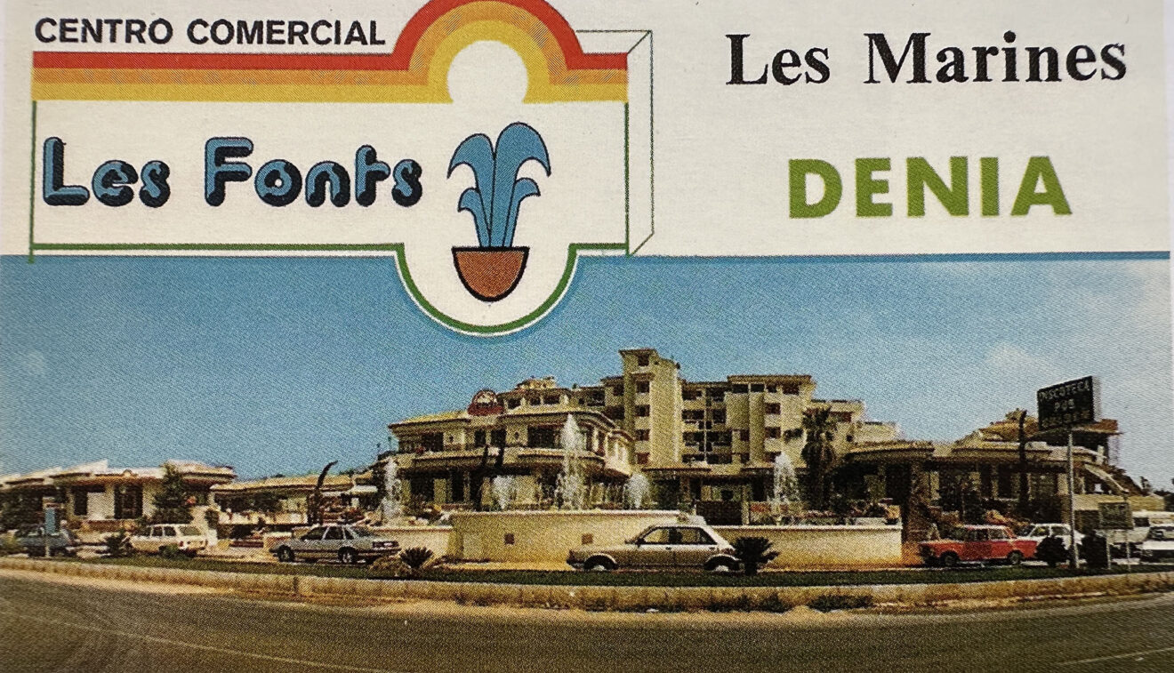 Postal del centro comercial Les Fonts de Dénia donde se ubicaba la discoteca Golden - Imagen del libro '150 anys de música i ball a la Marina Alta'