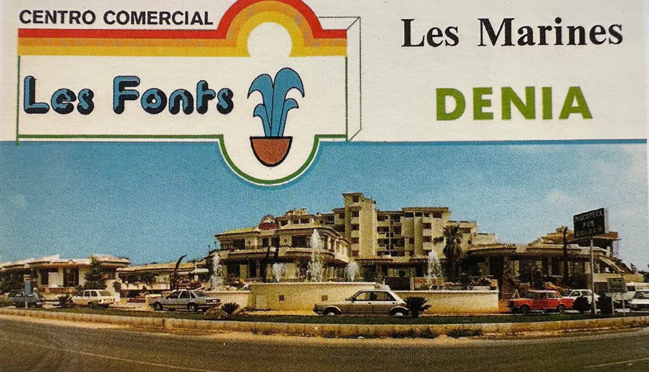 Postal del centro comercial Les Fonts de Dénia donde se ubicaba la discoteca Golden - Imagen del libro '150 anys de música i ball a la Marina Alta'