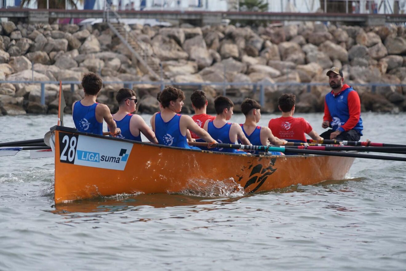 Imagen de la disputa de una regata en el campeonato que reunió a más de 350 deportistas en el Real Club Náutico Valencia