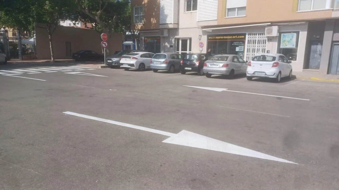 Repintado de señalización vial en la Zona Norte de Ondara