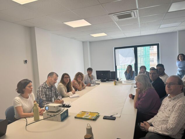 Imagen: Reunión del Ayuntamiento de Calp y el sector del ocio para prevenir violencias sexuales.