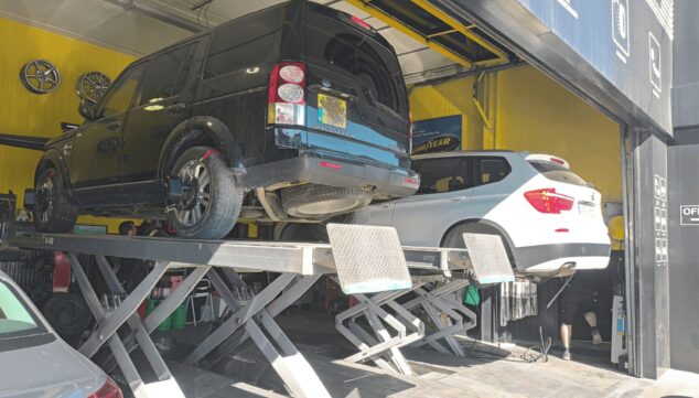 Imagen: Revisar los controles de tu coche es fundamental antes de salir de viaje