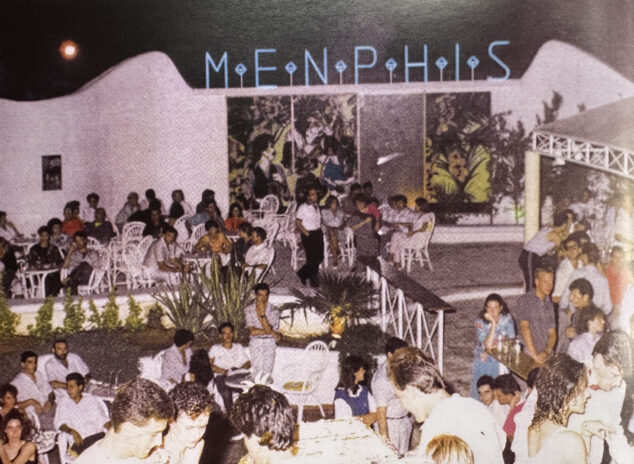 Imagen: Terraza de la discoteca Menphis de Dénia - Imagen del libro '150 anys de música i ball a la Marina Alta'