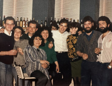 Un grupo de amigos en la discoteca Menphis de Dénia – Imagen del libro ‘150 anys de música i ball a la Marina Alta’