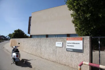 una de las entradas al ies xebic de ondara