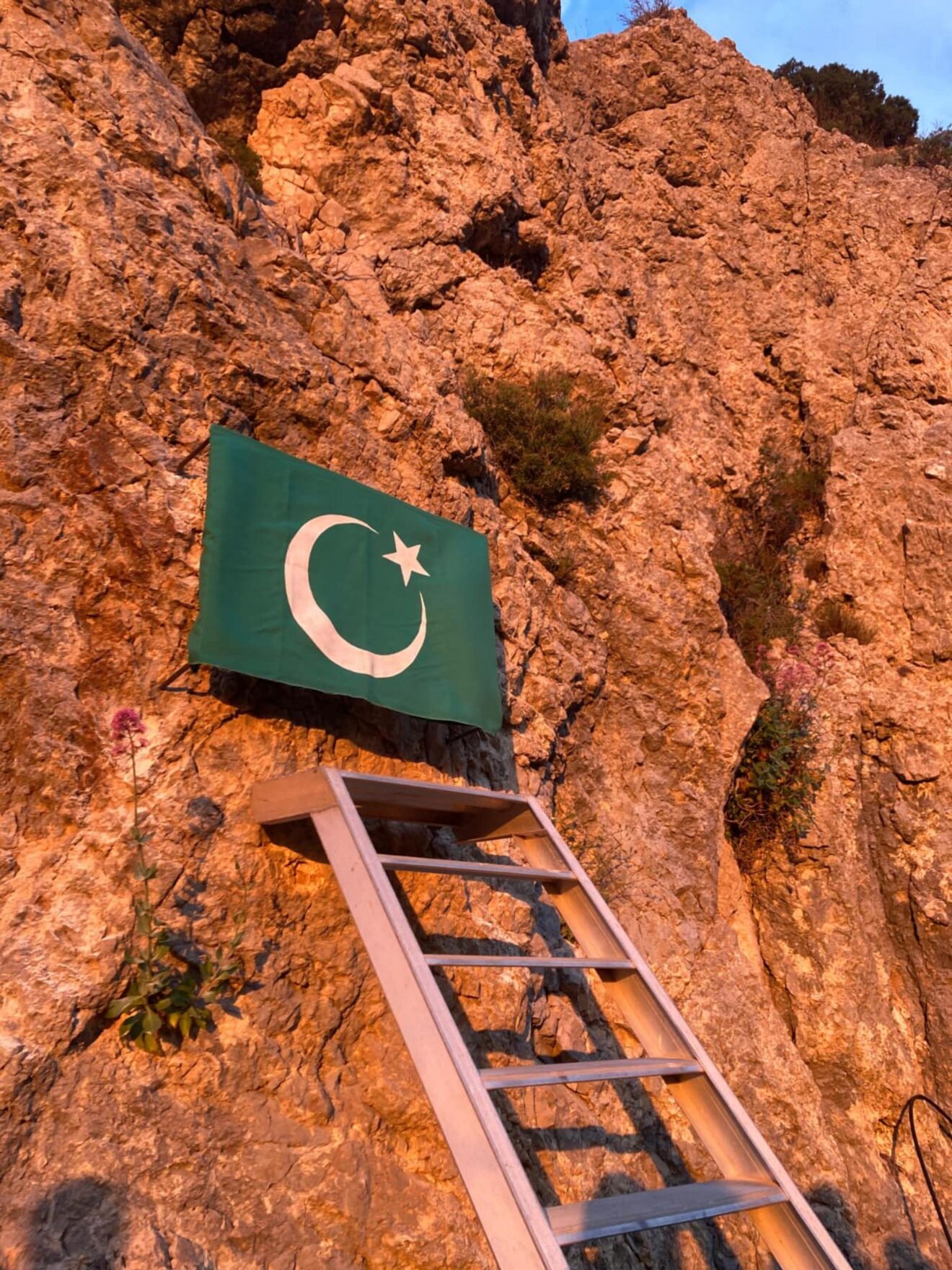 Escenario de los actos conmemorativos de Al Azraq en la Vall de Gallinera