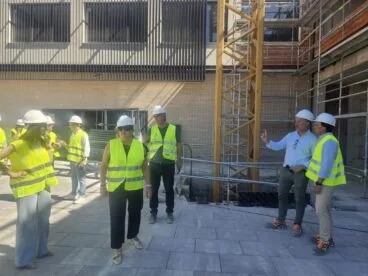 Autoridades y técnicos visitan las obras del nuevo IES Les Salines en Calp