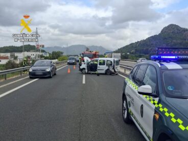 Escenario del accidente en la AP7 investigado por la Guardia Civil