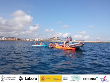 Alumnos en kayaks durante el ‘Dia Blau’