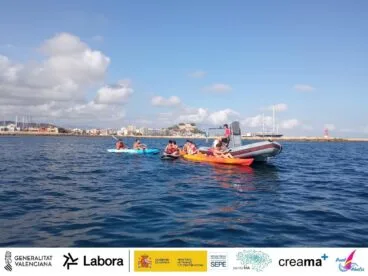Alumnos en kayaks durante el ‘Dia Blau’