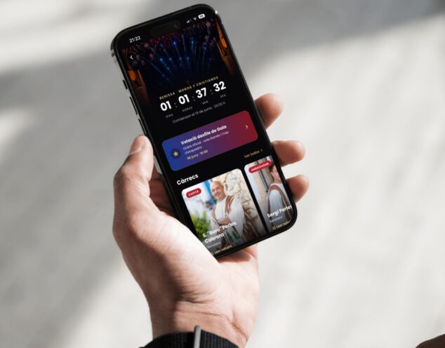 Imagen: Captura de pantalla de la nueva aplicación móvil de Benissa en un smartphone, mostrando la sección de Moros y Cristianos.