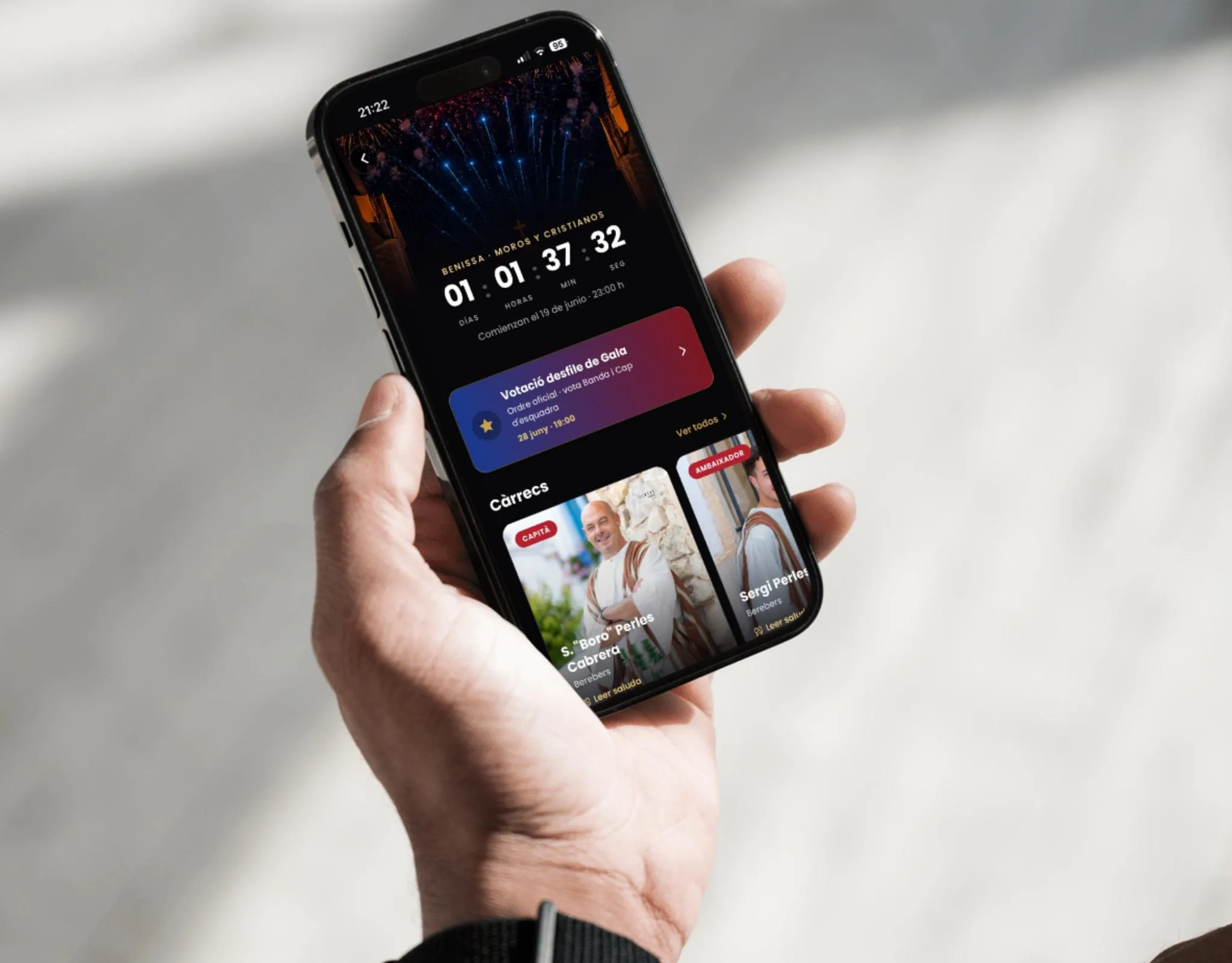 Captura de pantalla de la nueva aplicación móvil de Benissa en un smartphone, mostrando la sección de Moros y Cristianos.