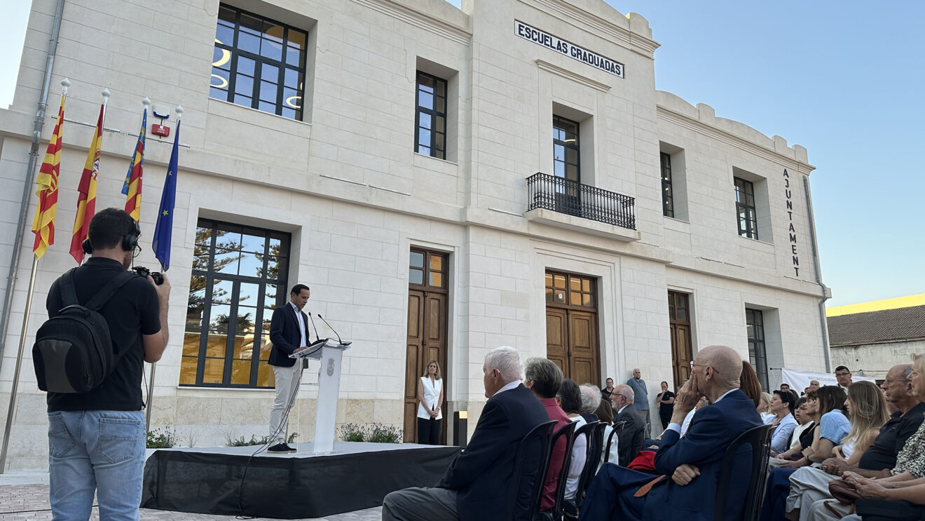 Arturo Poquet, alcalde de Benissa, inaugura el nuevo ayuntamiento