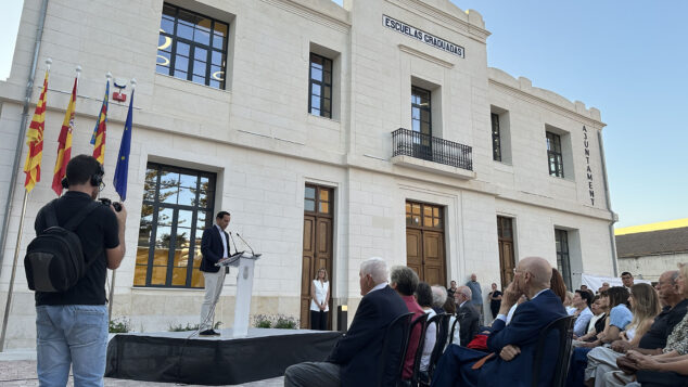 Imagen: Arturo Poquet, alcalde de Benissa, inaugura el nuevo ayuntamiento
