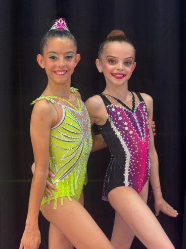 Las gimnastas infantiles Daniela y Laia del C.G. Les Marines