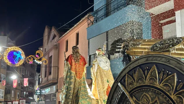 Imagen: Carroza del capità de la Filà Feixucs de Pego 2026