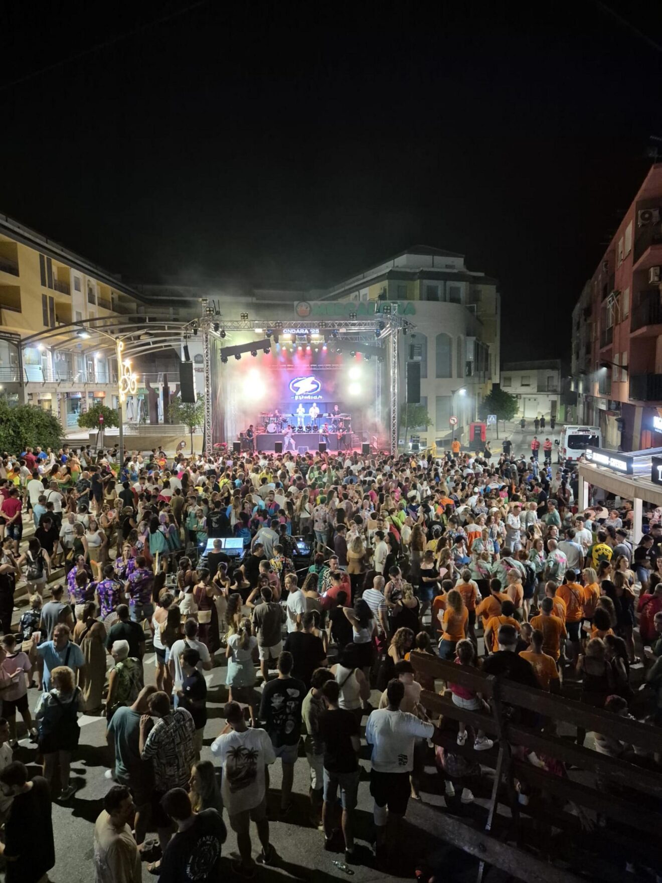 Multitudinario concierto nocturno durante las fiestas de Ondara