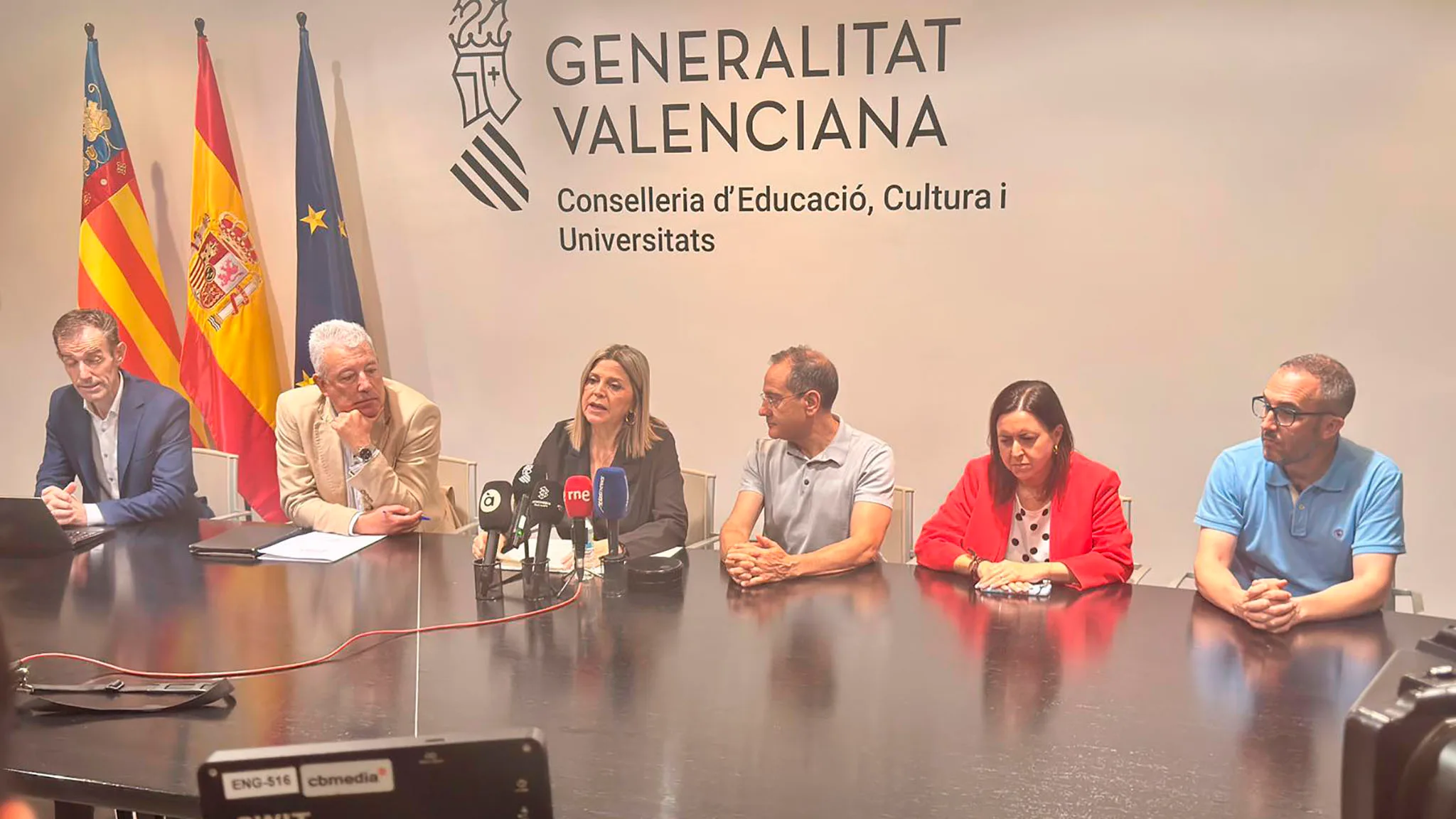 conselleria de educacion en una rueda de prensa