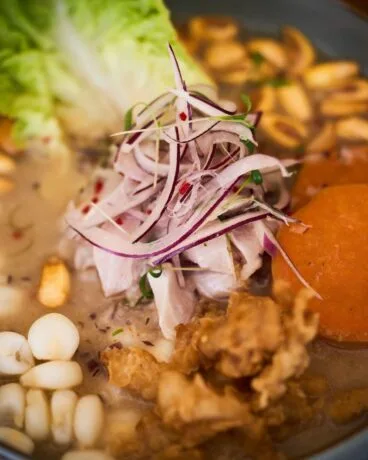 Creatividad, producto y técnica en la cocina nikkei de Puelche