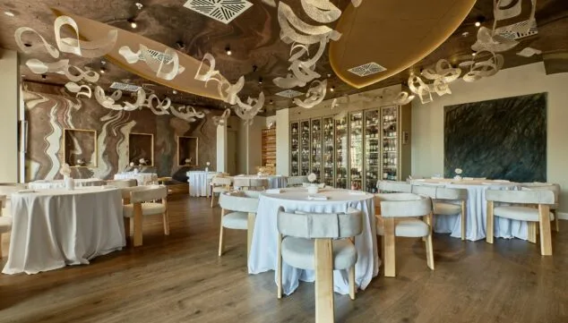 donde el mediterraneo se sirve plato a plato