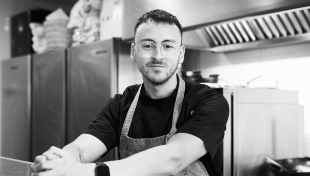 Imagen: Eduardo Acuña al frente de la propuesta gastronómica de Puelche