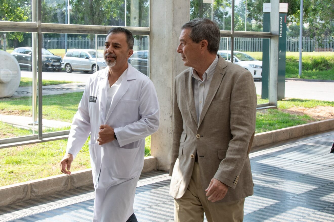 El conseller durante la visita al Hospital de Dénia