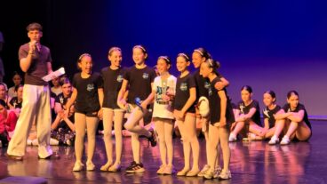 El grupo de danza clásica recoge el premio obtenido en su categoría durante el certamen nacional celebrado en el Palacio de Altea