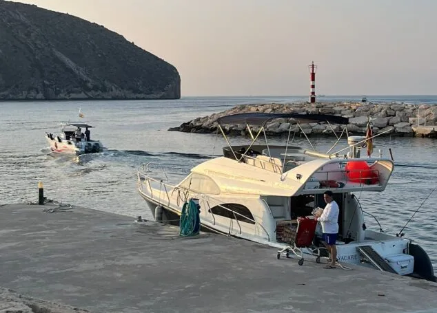 Imagen: Embarcaciones saliendo del puerto