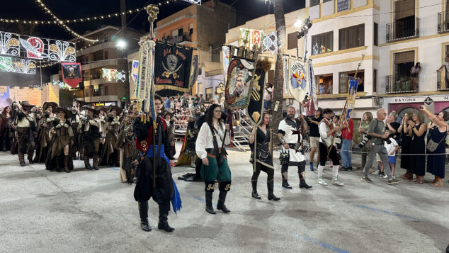 Imagen: Entrada del bando cristiano al castillo de la embajada mora de Benissa 2026