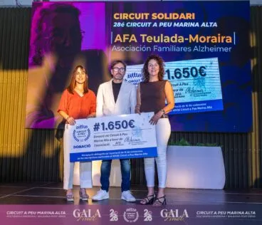 Entrega del cheque solidario a AFA Teulada-Moraira