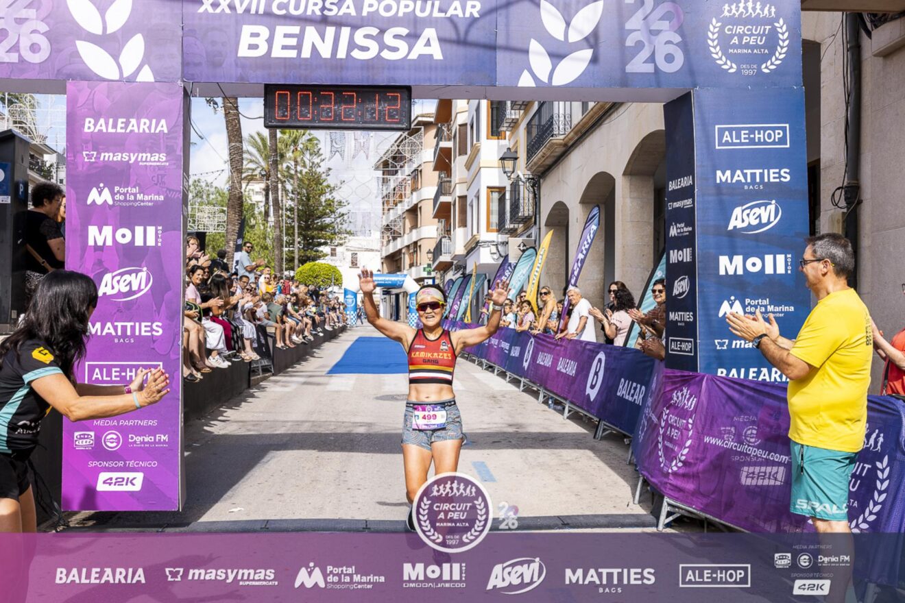 Eri Yonamine celebra su segundo puesto en la Cursa Popular de Benissa