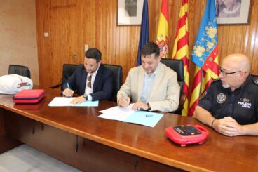 Firma del convenio entre el Ayuntamiento de Ondara y HCB Dénia para formar a la Policía Local