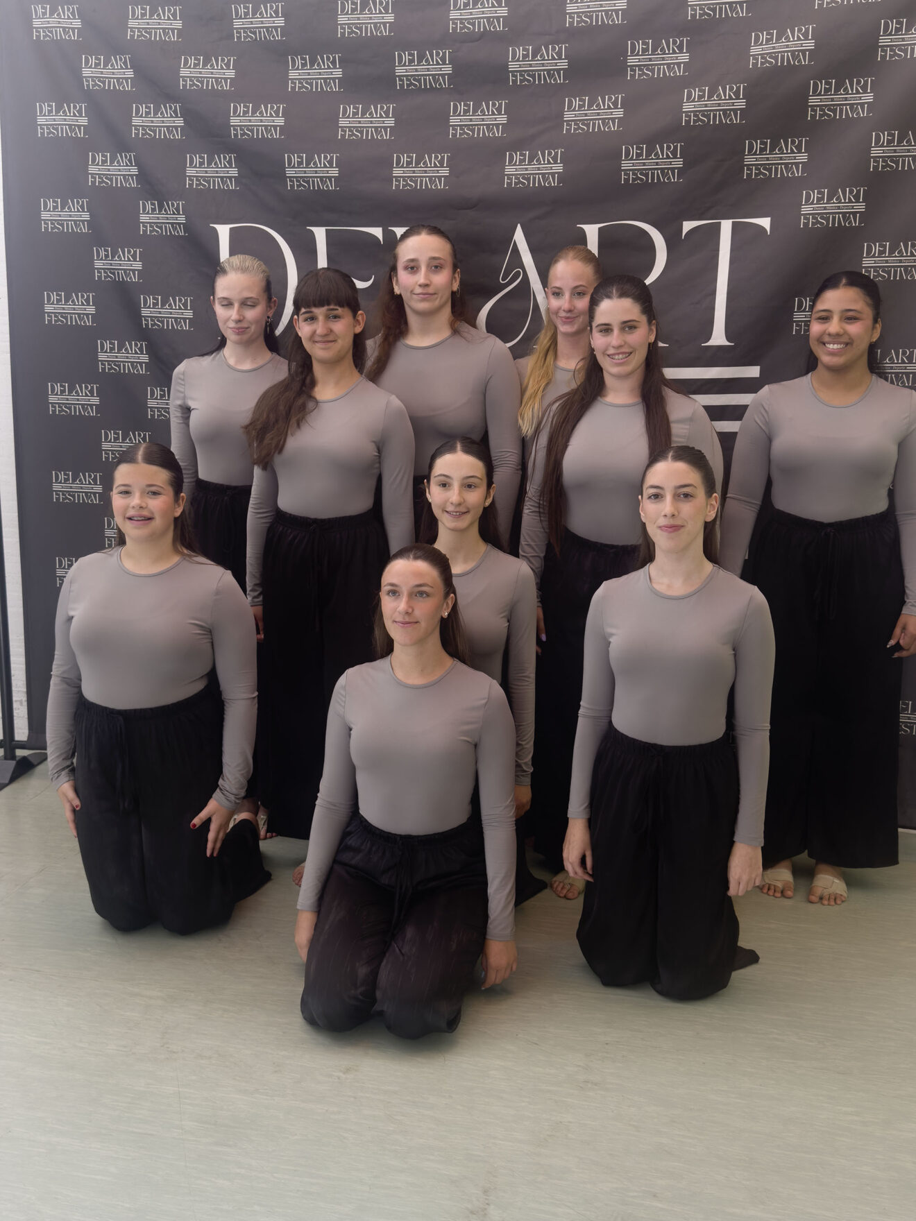 Flowing Essence grupal senior contemporáneo