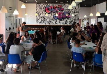 Jóvenes participando en el Fòrum Comarcal de Joventut de la Marina Alta