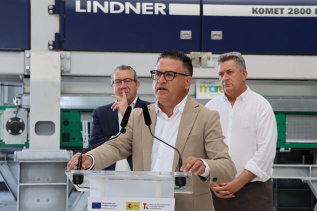 Imagen: El presidente del Consorci Mare interviene en la inauguración de la nueva planta de tratamiento de residuos voluminosos.
