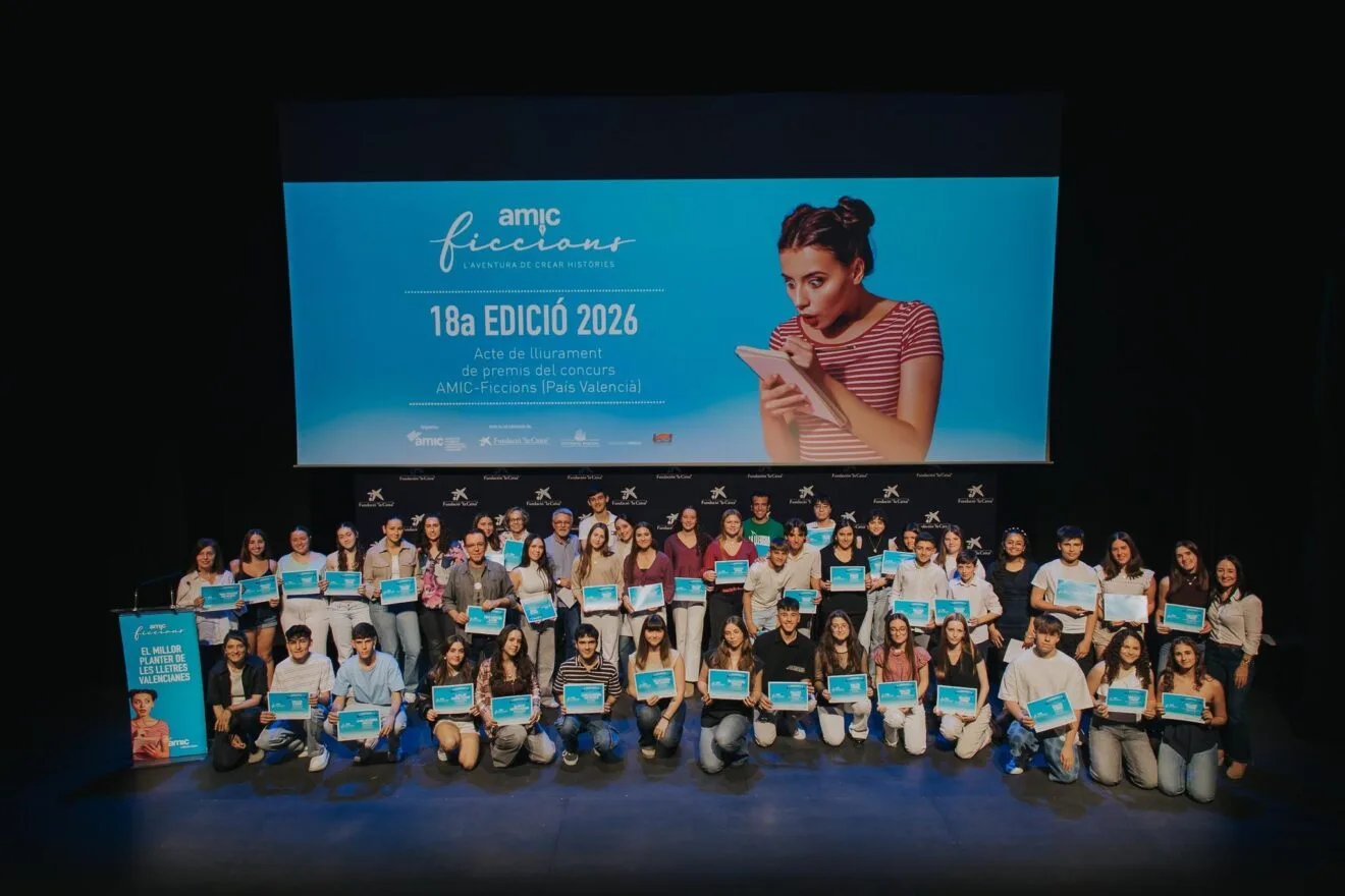 Ganadores y participantes en la entrega de premios de AMIC-Ficcions