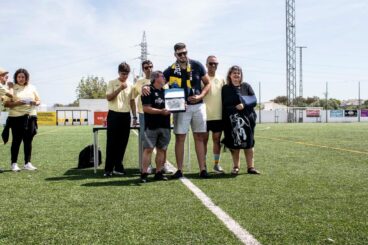 Homenaje durante la Jornada Grogueta de la UD Ondarense