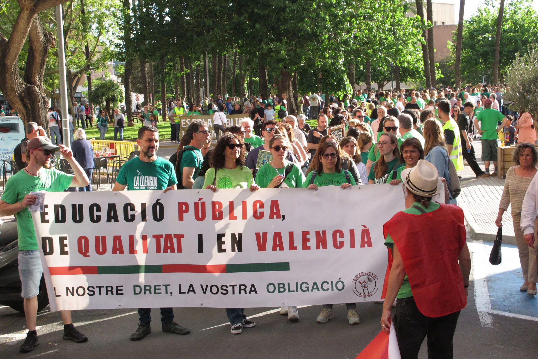 inicio de la primera manifestacion de la huelga indefinida de docentes en denia el 13 de mayo