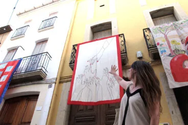 Interacción con un mural de Art al Vent de Gata de Gorgos