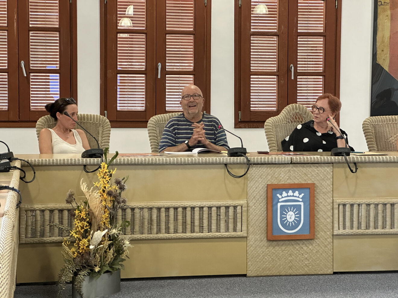 Josep Ginestar, coordinador d'Art al Vent, explica las particularidades de la muestra de arte de Gata de Gorgos