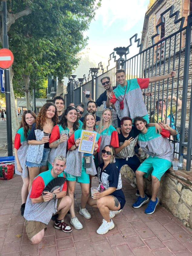 Imagen: La peña Moatros i Avant durante el Día de Quintades de las Fiestas de Sant Jaume de Ondara 2025