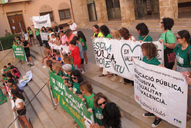 manifestacion en denia huelga educacion publica 3 junio 03