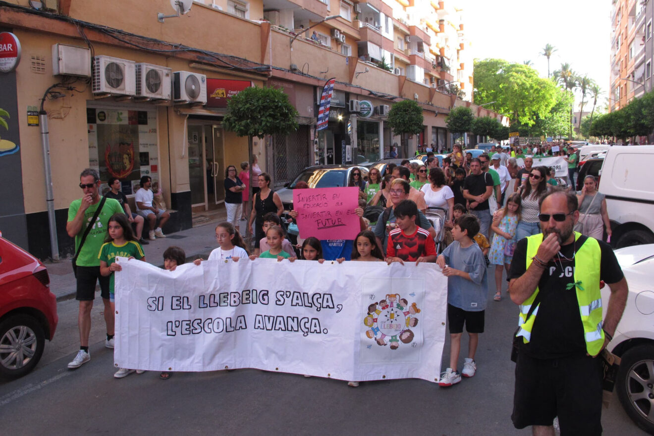 Manifestación en Dénia huelga educación pública 3 junio 22
