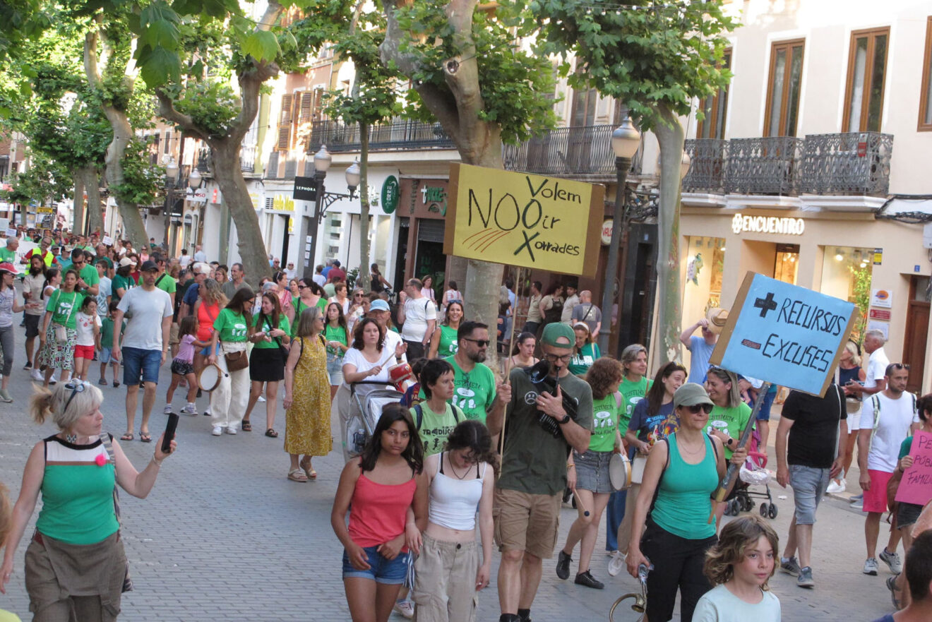 Manifestación en Dénia huelga educación pública 3 junio 37
