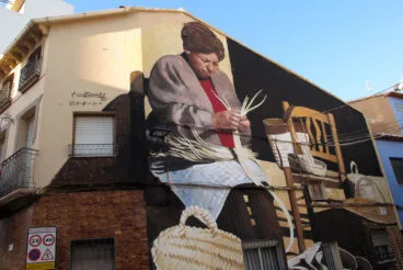 Mural homenaje a el art de la llata en Gata de Gorgos