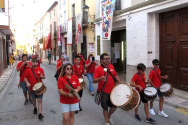 Música durante la inauguración de Art al Vent 2025 en Gata de Gorgos