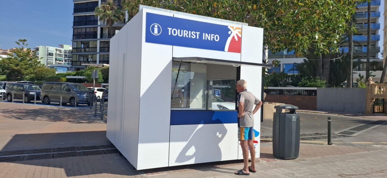 Nuevo punto de información turística en la playa de Calp