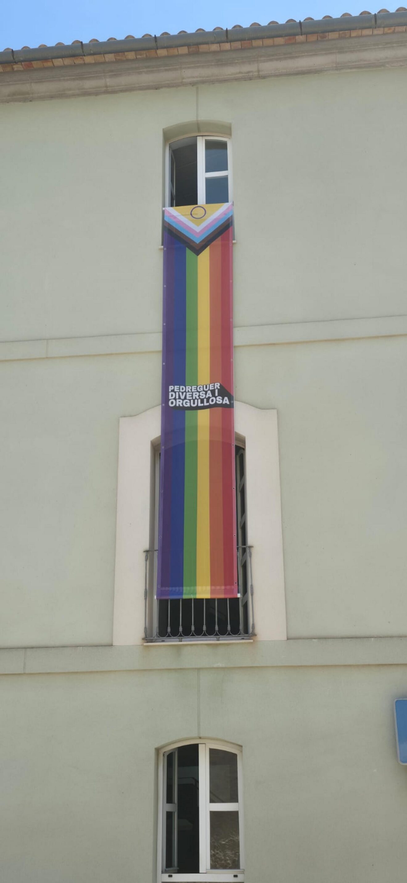 Pancarta de la campaña LGTBI+ 'Pedreguer, diversa i orgullosa'